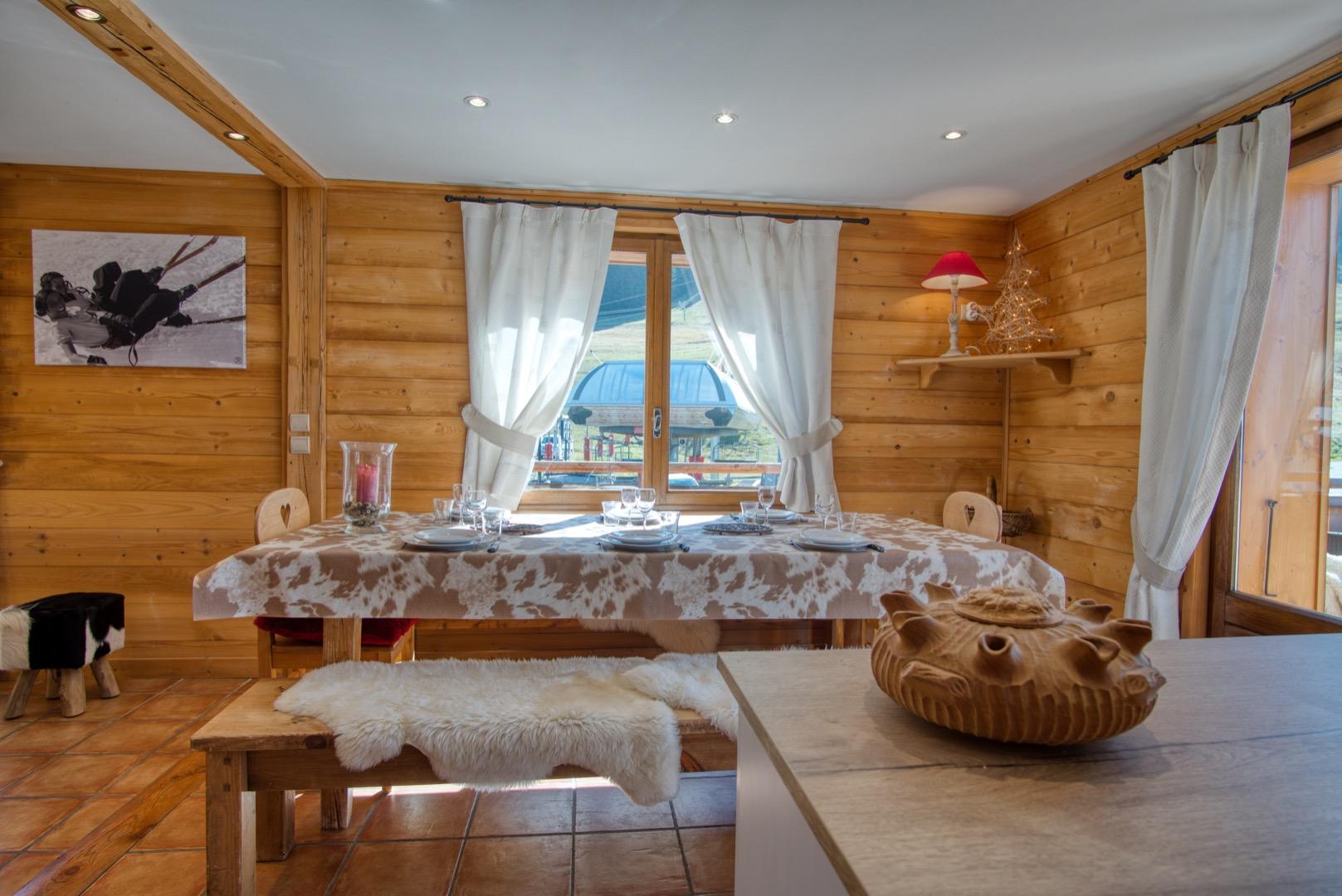BIENVENUE AU COSY LODGE 
VUE MONTAGNE & PIED DE PISTES L'HIVER