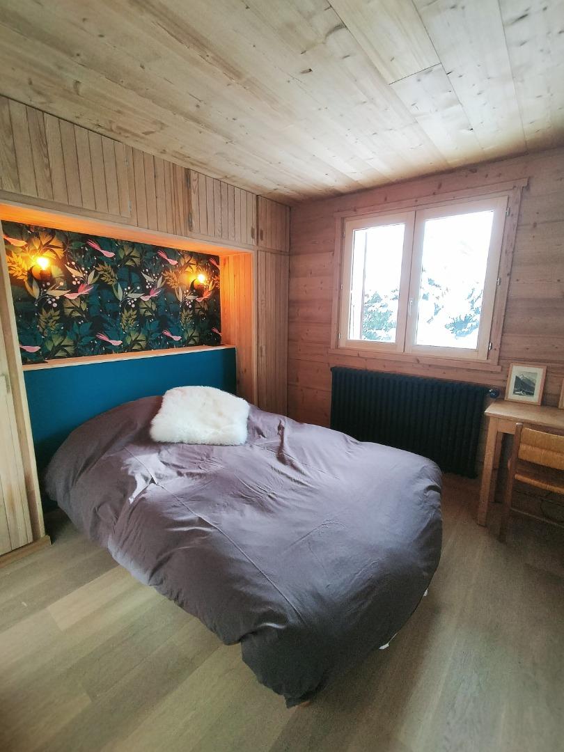 Chambre double avec lit de 140 et rangements