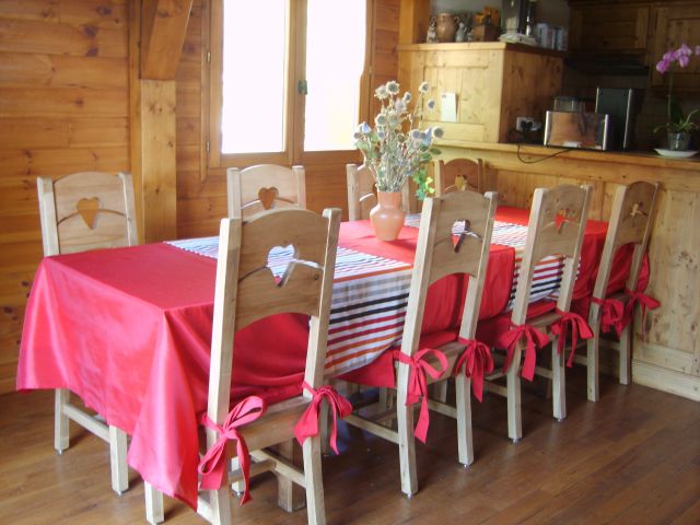 Salle à manger (8 à 9 personnes maxi)