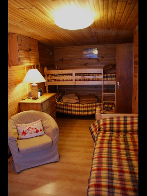 chambre 2 avec 3 lits en 90.