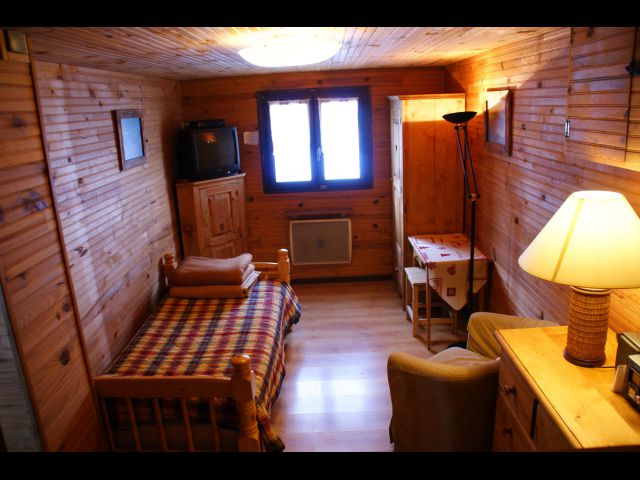chambre 2 avec 3 lits en 90.