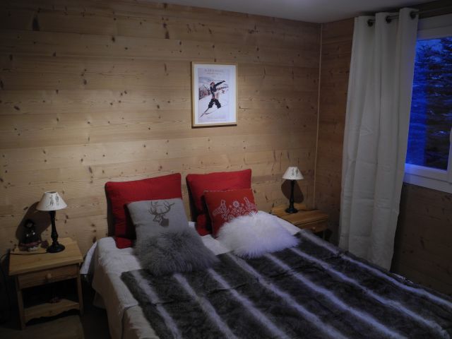 Une chambre parents avec lit en 160