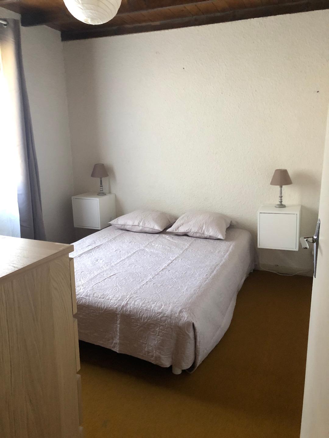 Chambre équipée d'un lit 2 places 