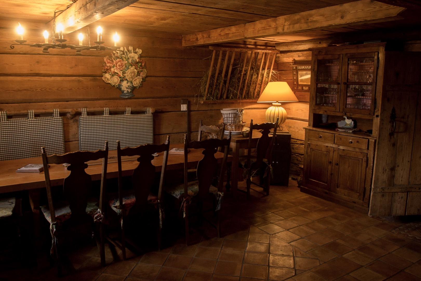 Salle à manger conviviale 