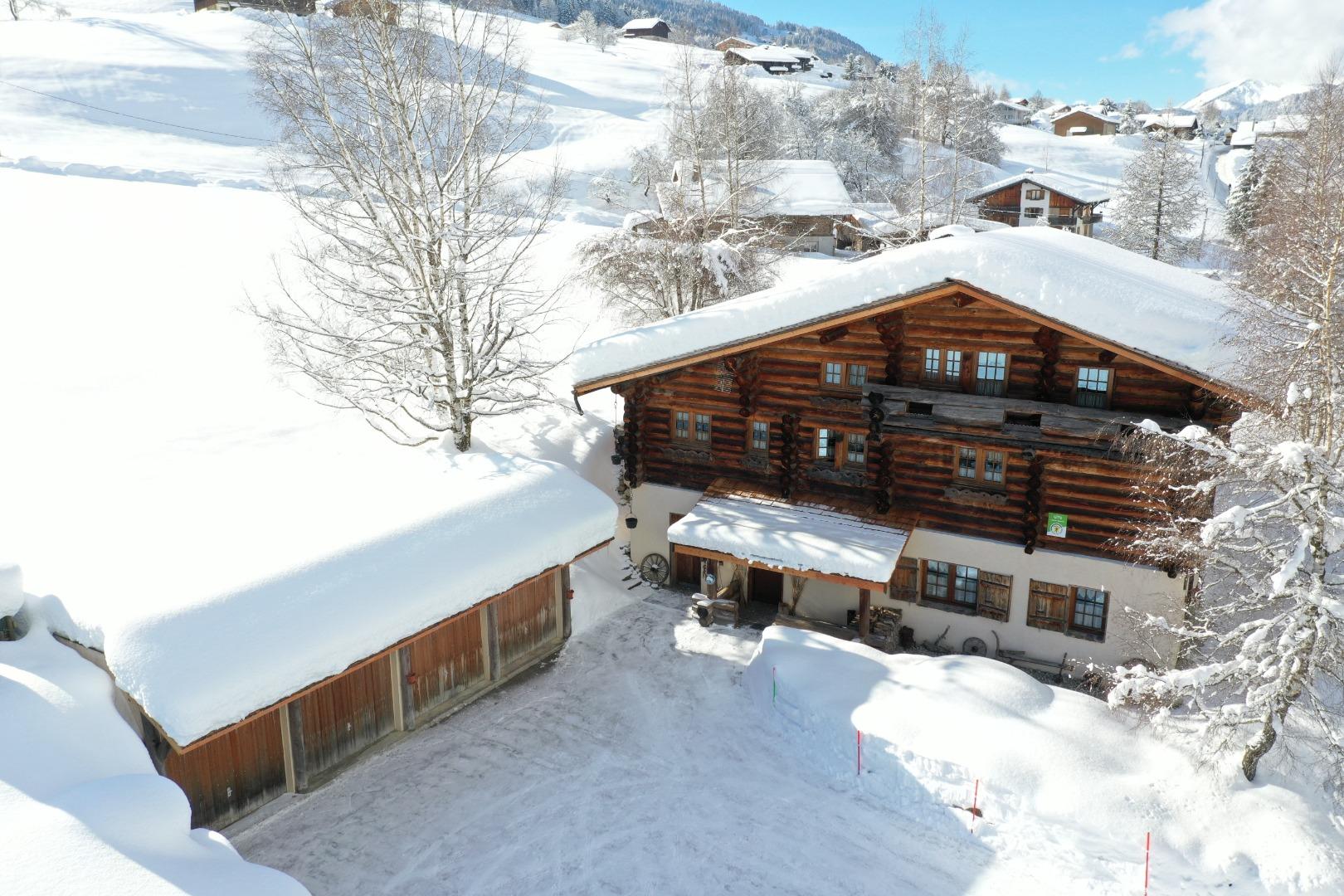 chalet aire arrivée et garages