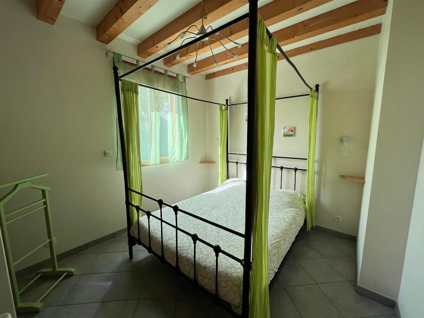 Chambre en rez-de-chaussée - Lit 140 X 190