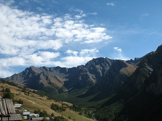 Vue du balcon. Exposition Sud. 