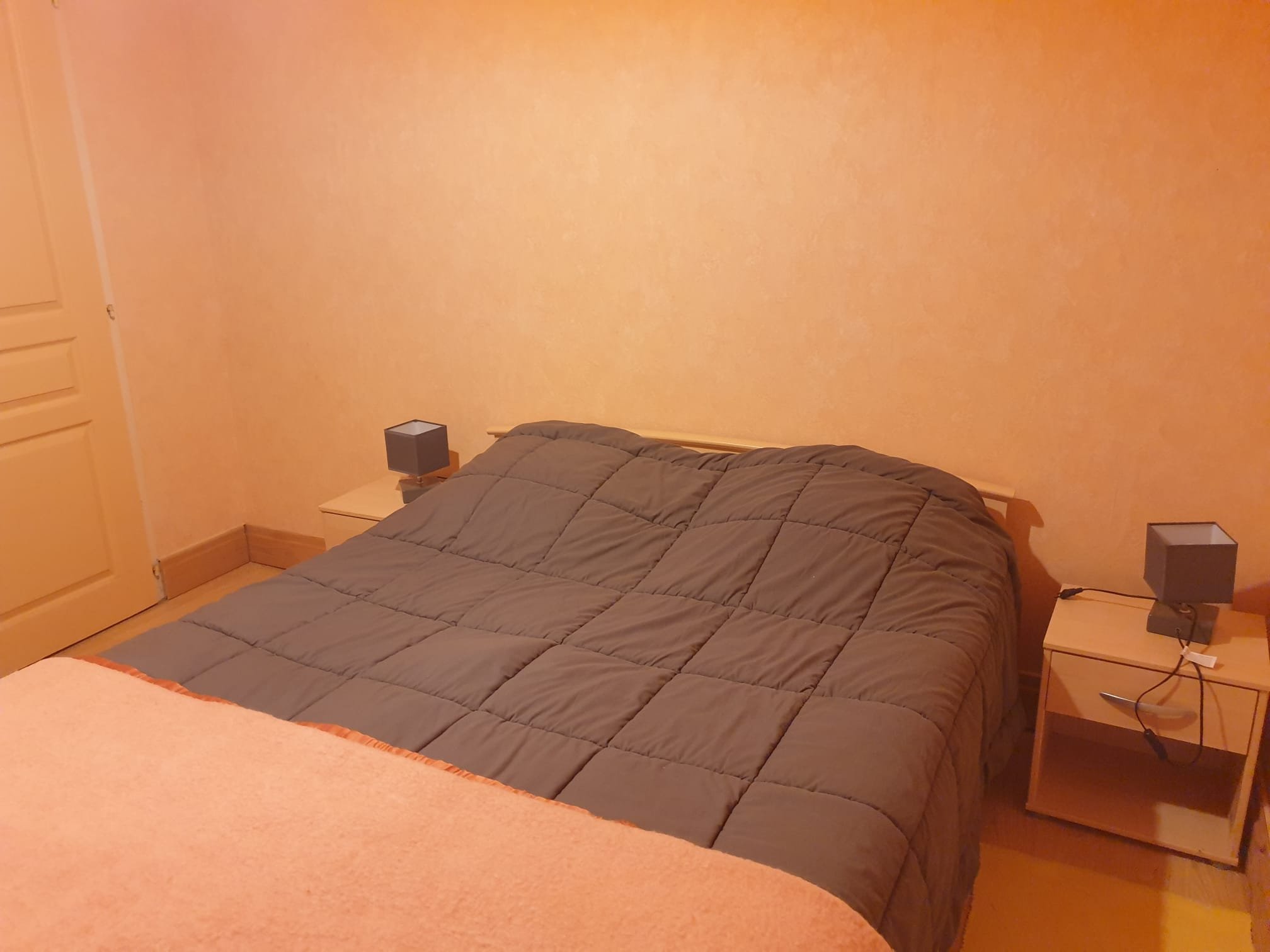  chambre avec lit double