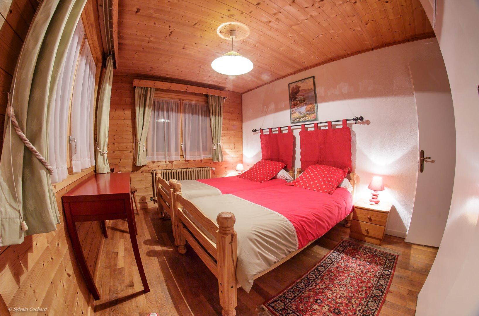 chambre avec 2 lits jumeaux située au rez-de-chaussée