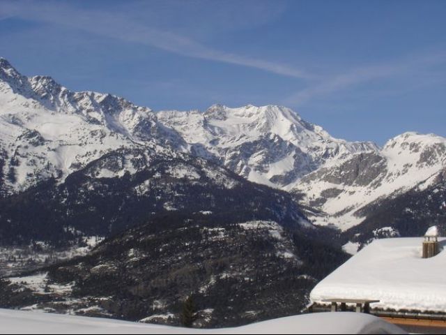 Vue de l'appartement sur le massif de la Vanoise.
