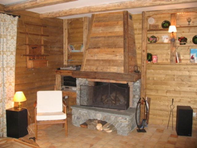 Cheminée du séjour, rez de jardin