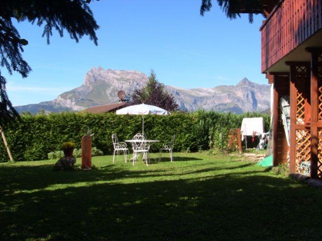 Vue sur la chaine des Fiz depuis le jardin