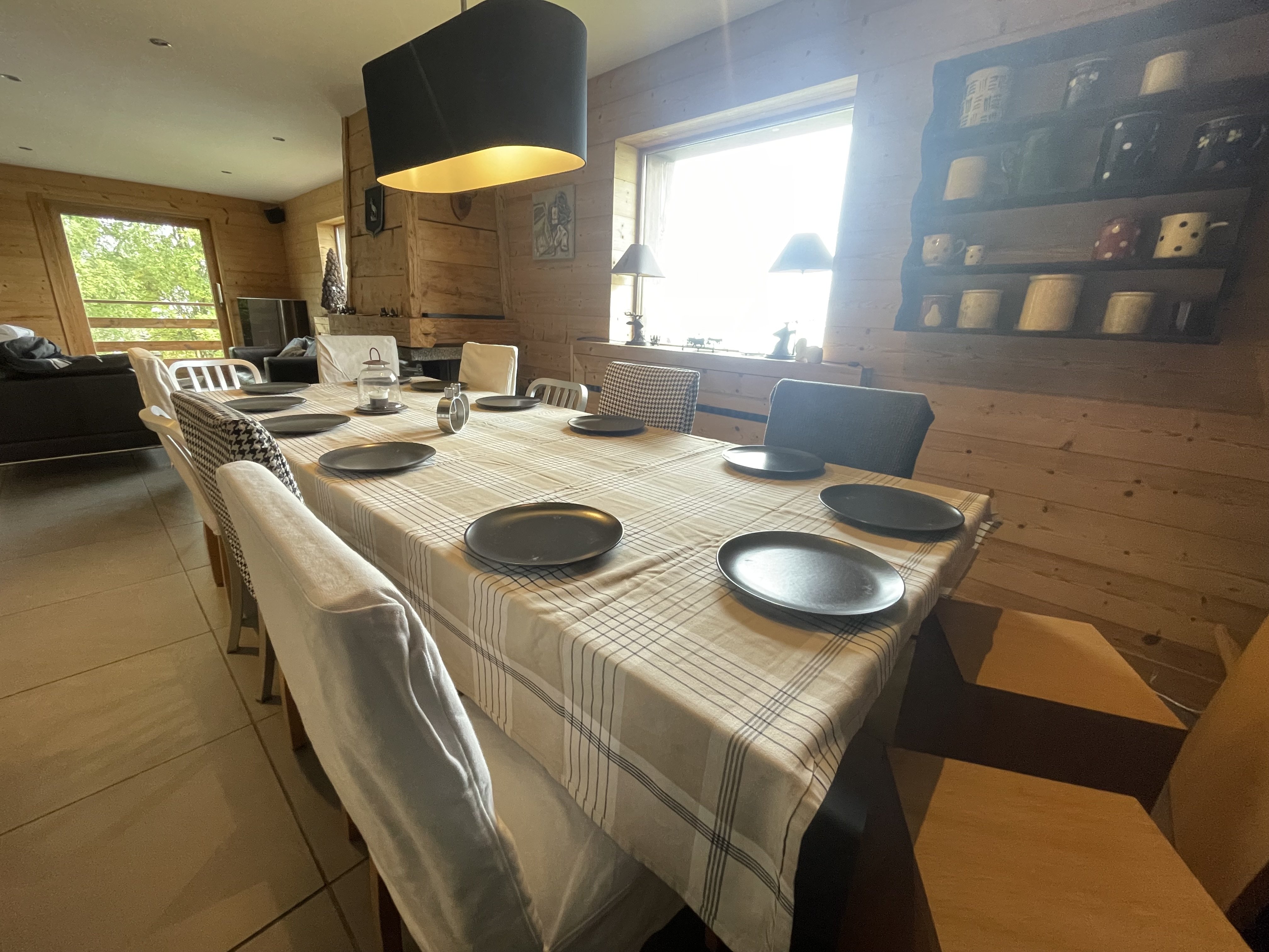 Salon, côté salle à manger