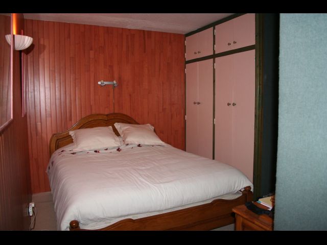 Chambre "parentale", avec salle de bain attenante
