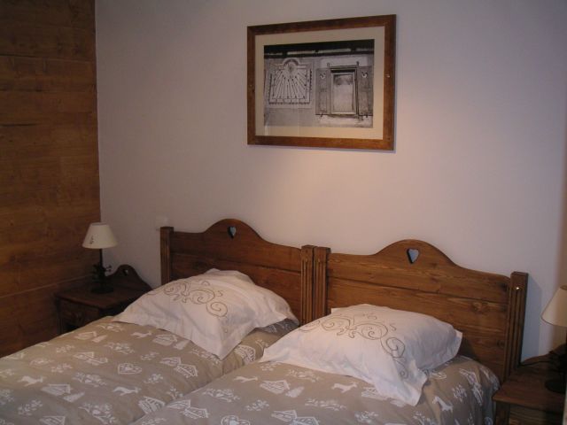 Chambre 2 - lits équipés de couettes