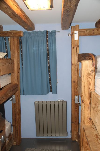 La chambre bleue avec ses 2 lits superposés (4 couchages)