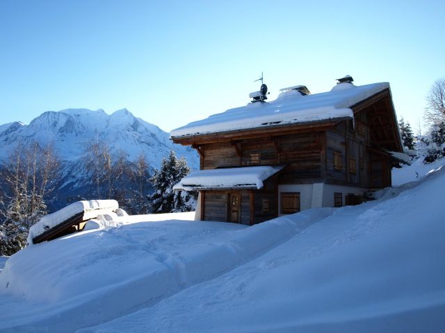 Chalet de dos avec jardin