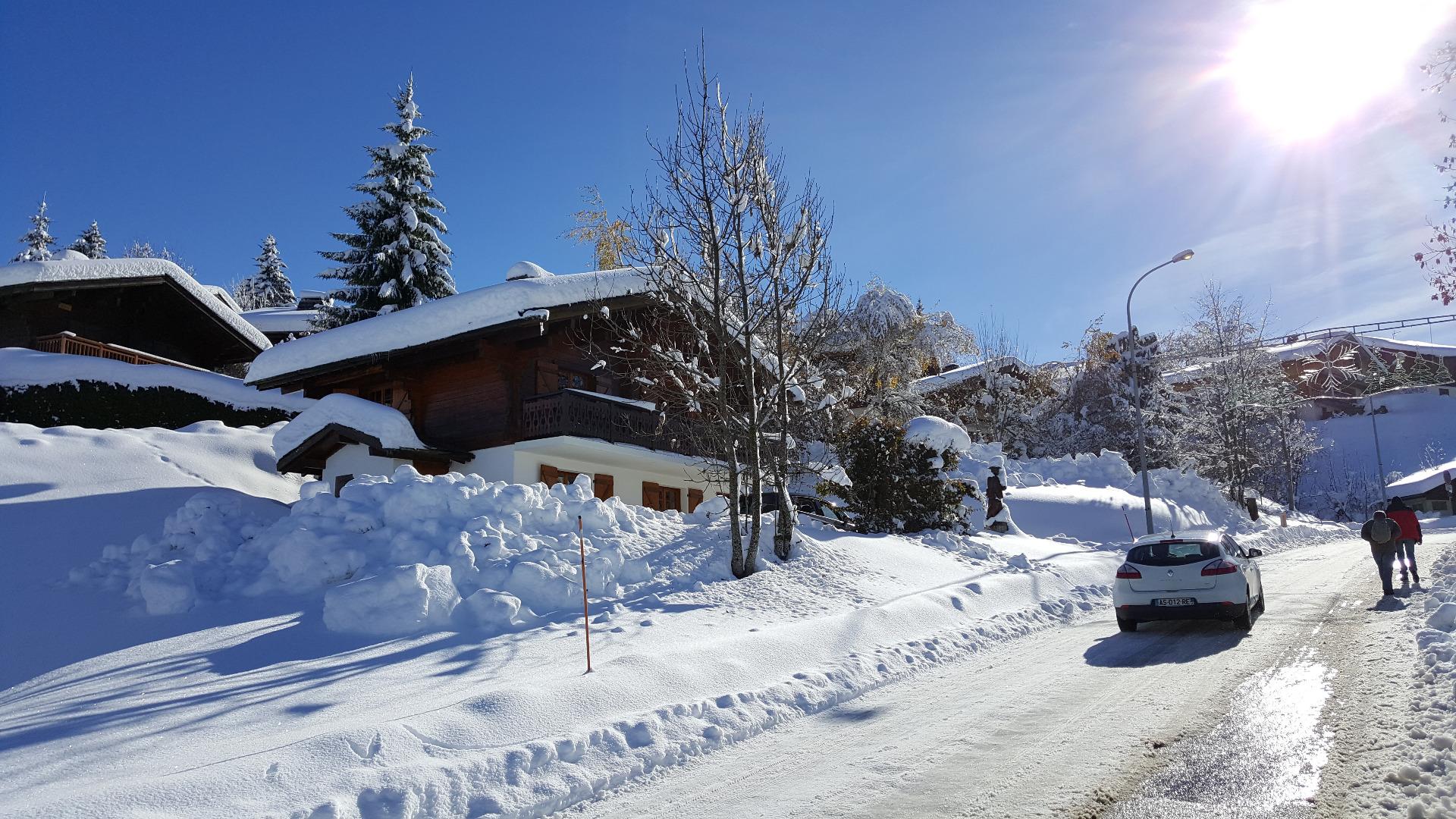 le chalet en venant du bas