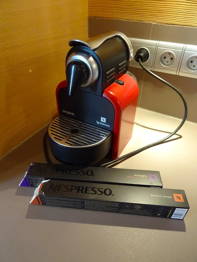 Si vous le souhaitez, Cafetière Nespresso à disposition: apportez vos capsules préférées et déguster votre café comme vous l'aimez.
