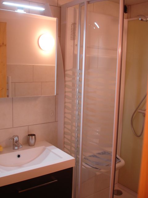 Salle de bains indépendante.