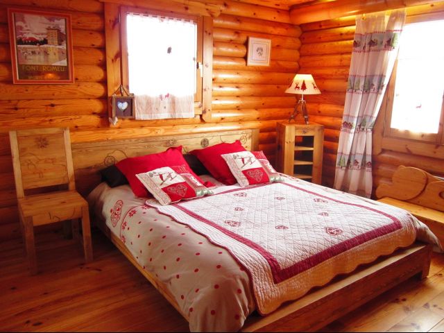 La  chambre " El Pedraforca"(lit en 160) au premier étage avec TV et bureau.
