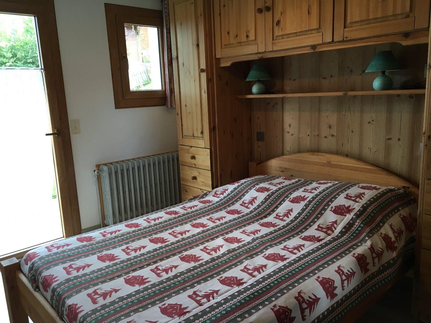 Chambre N° 1 : 1 lit  2 personnes (140X190)