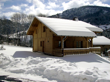 CHALET SOUS LA NEIGE