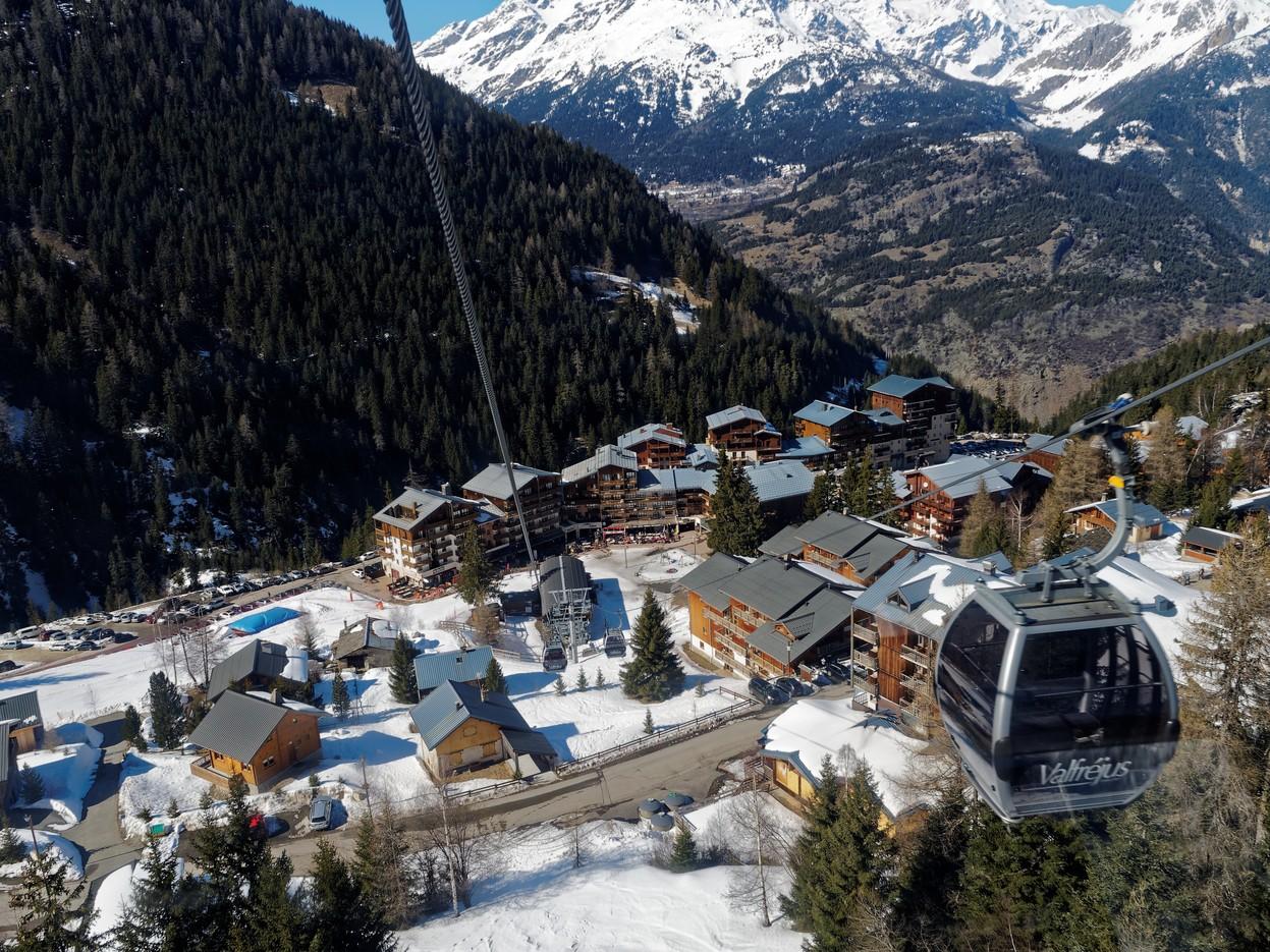 Départ de la station en télécabine.