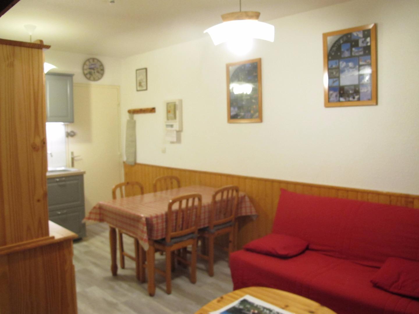 vue pièce principale de la chambre