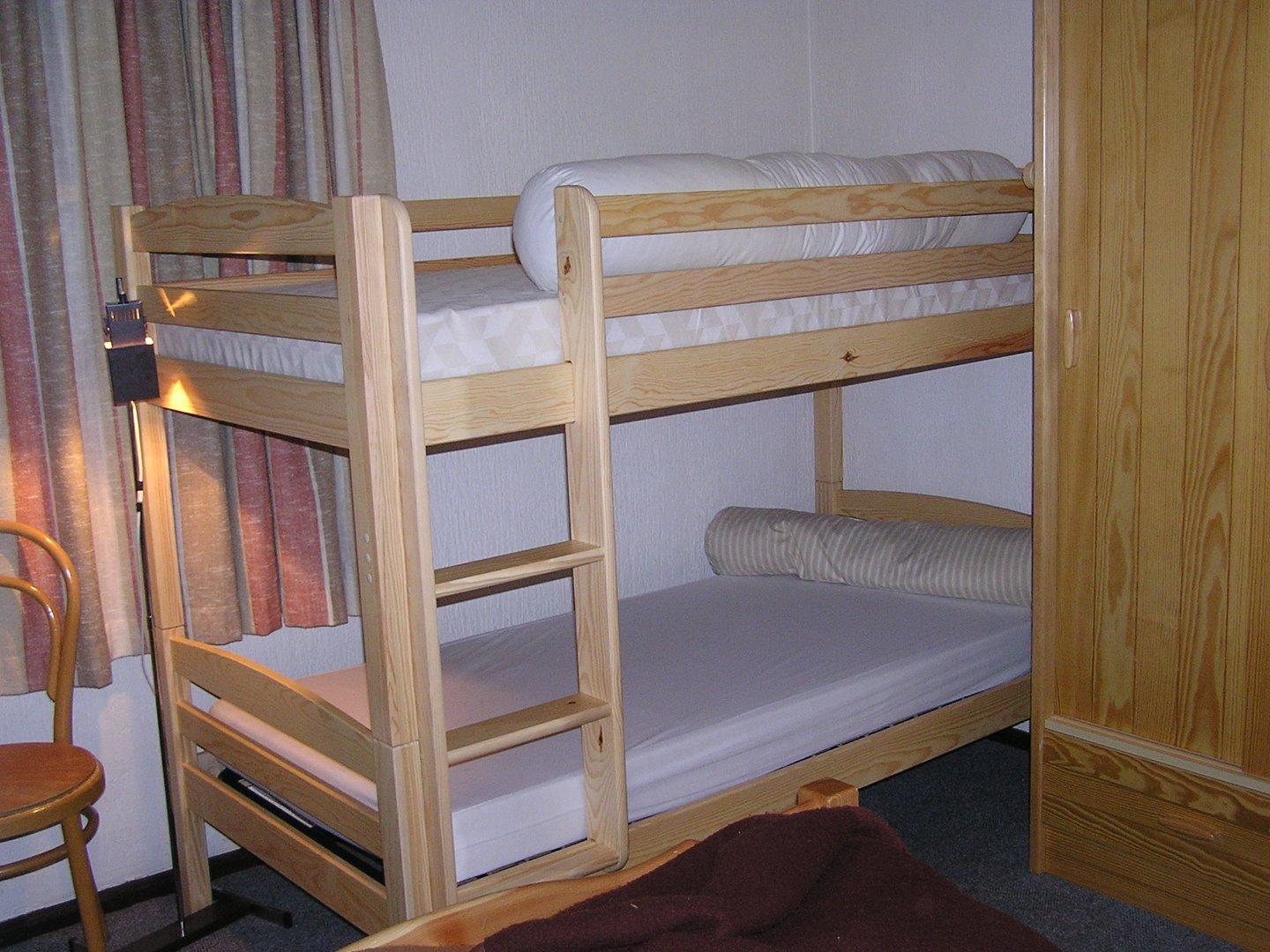 lit superposé de la chambre er armoire