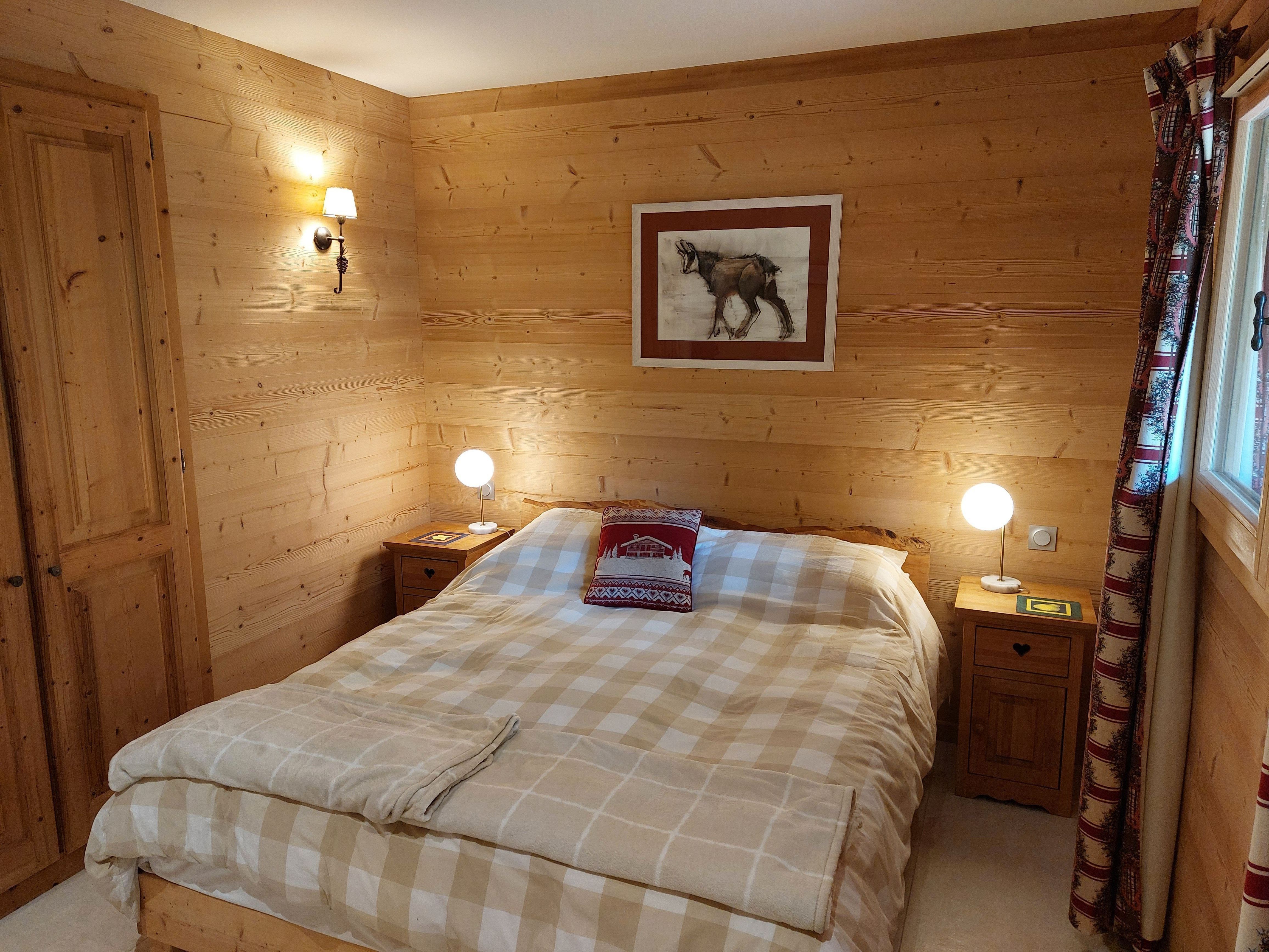 Chambre 1:  lit grand/2 lits individuelles (salle de bain attenant) 