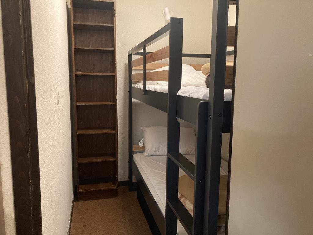 vue du coin montagne ferme par une porte