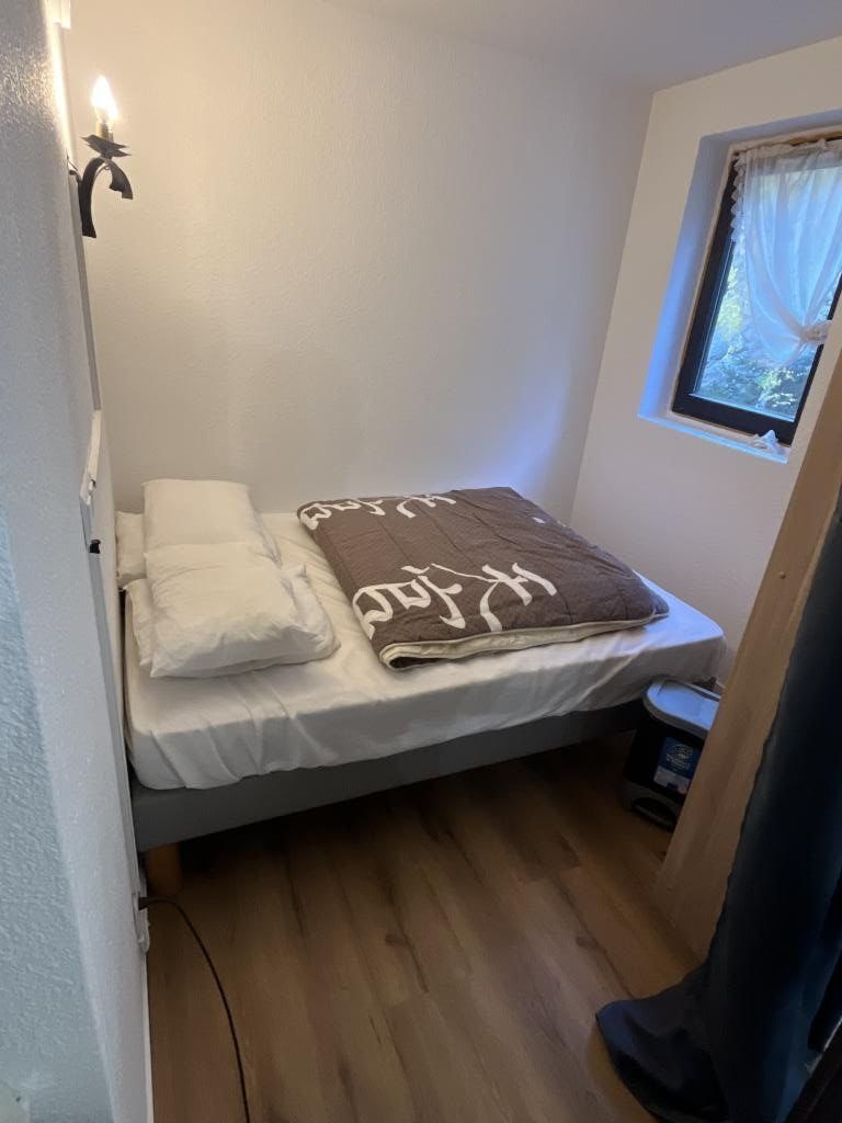 espace pour lit deux personnes , vue de la piece principale