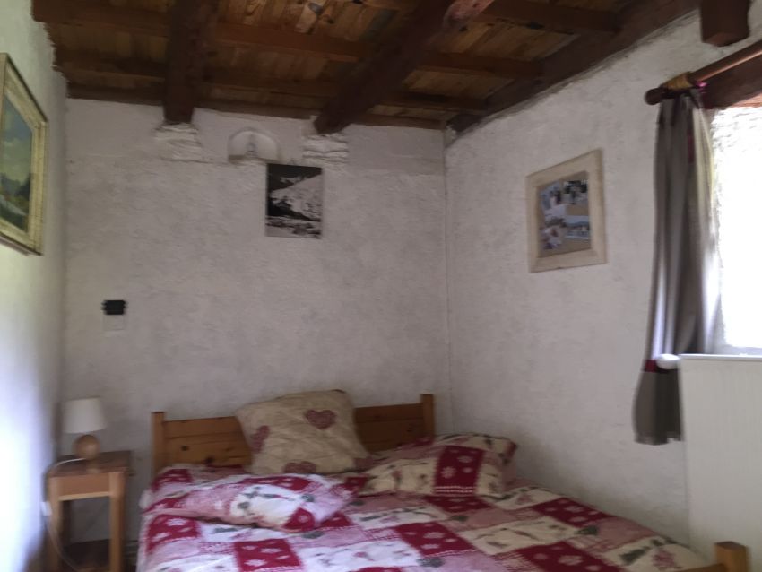 La chambre 3 du premier étage avec un lit double 