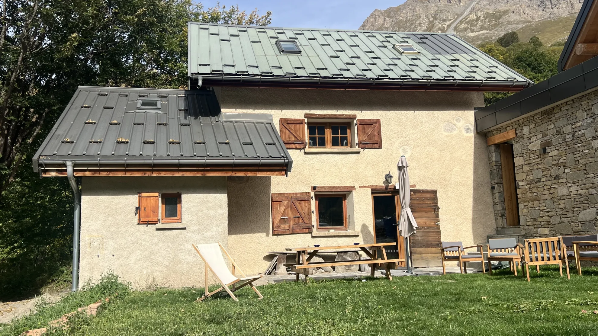 La terrasse et le pré du Grenier
