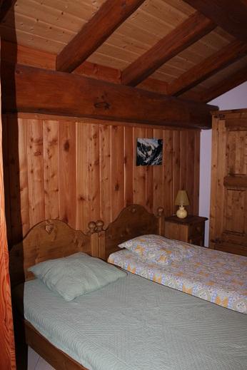 Appartement Bleu : troisième chambre à l'étage avec deux lits côte à côte