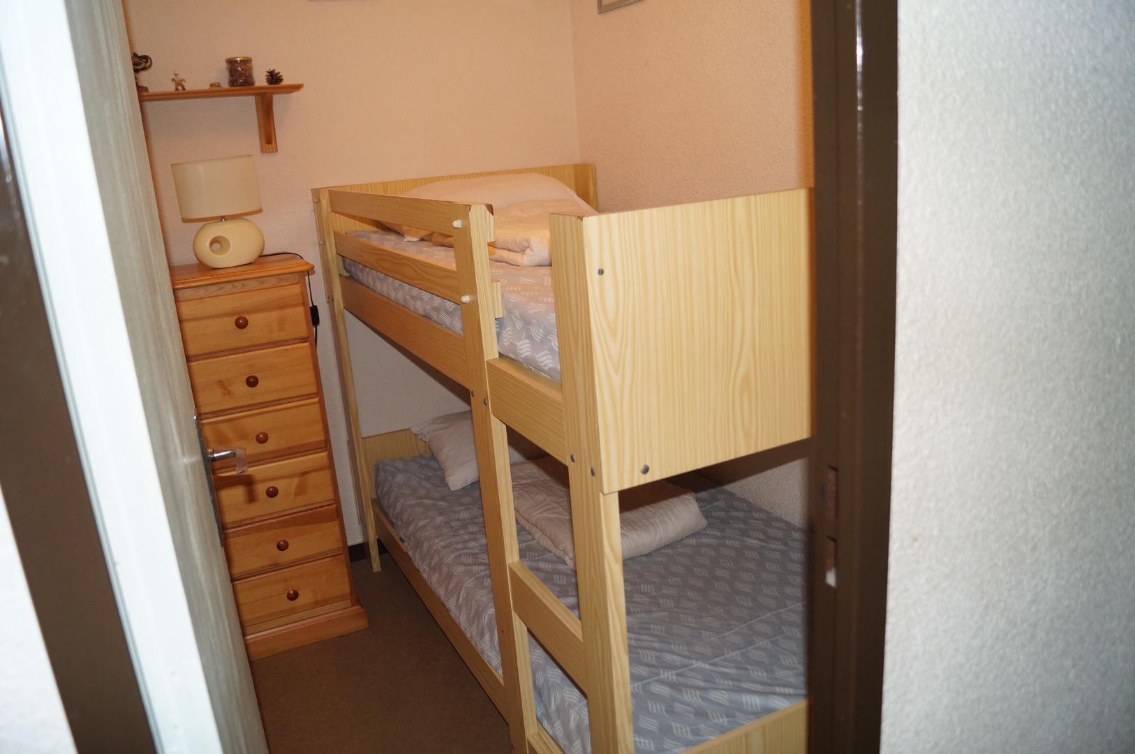 Cabine avec lits superposés de 90 cm