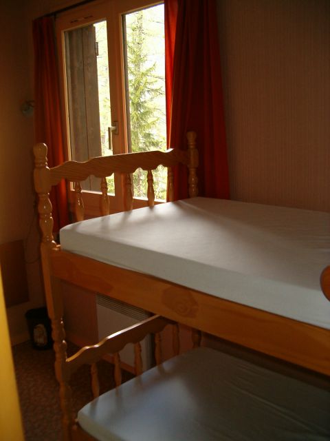Chambre - 2 lits superposés - 1 lit pliant