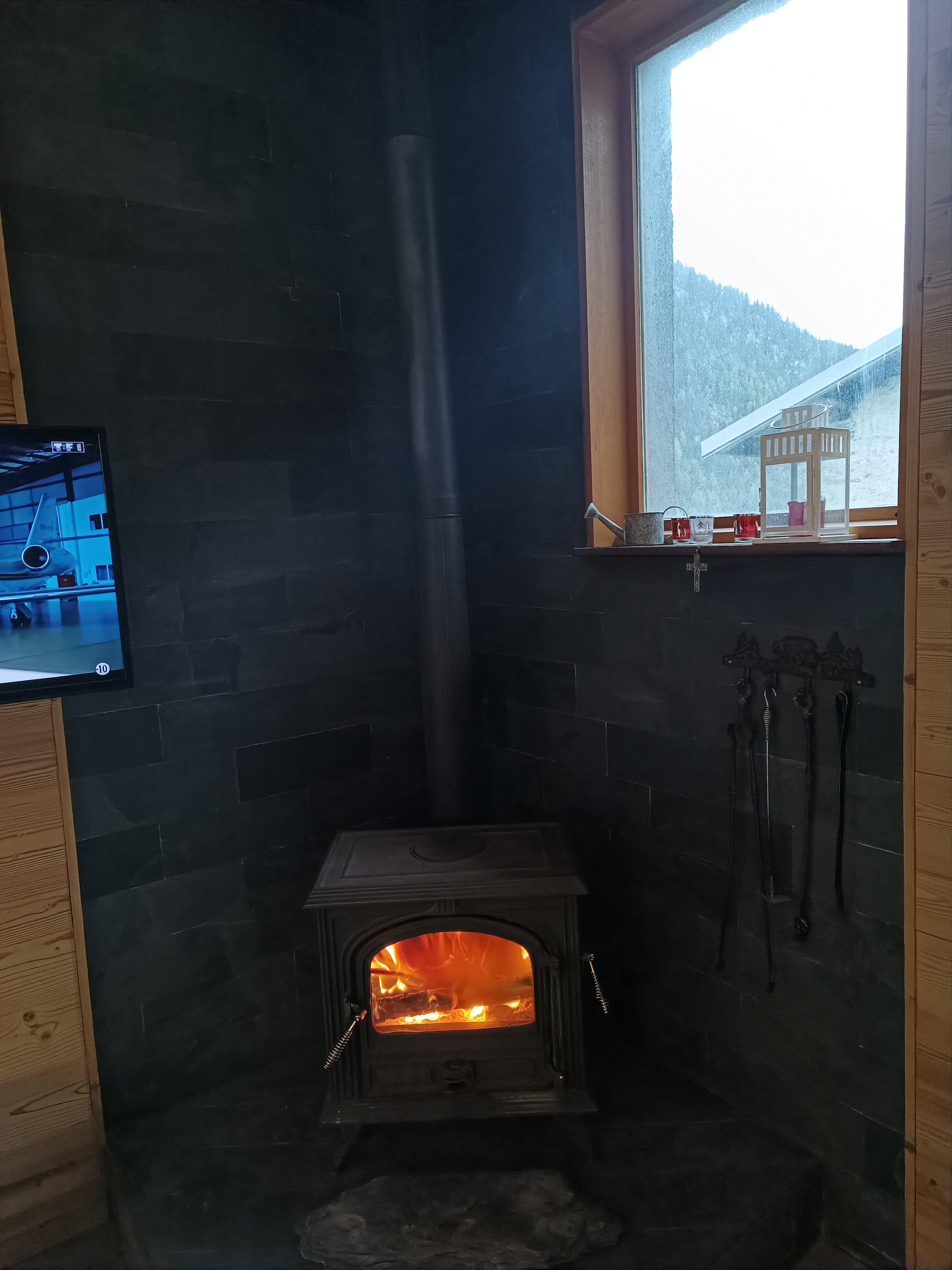 Poele à bois (le bois est fourni)