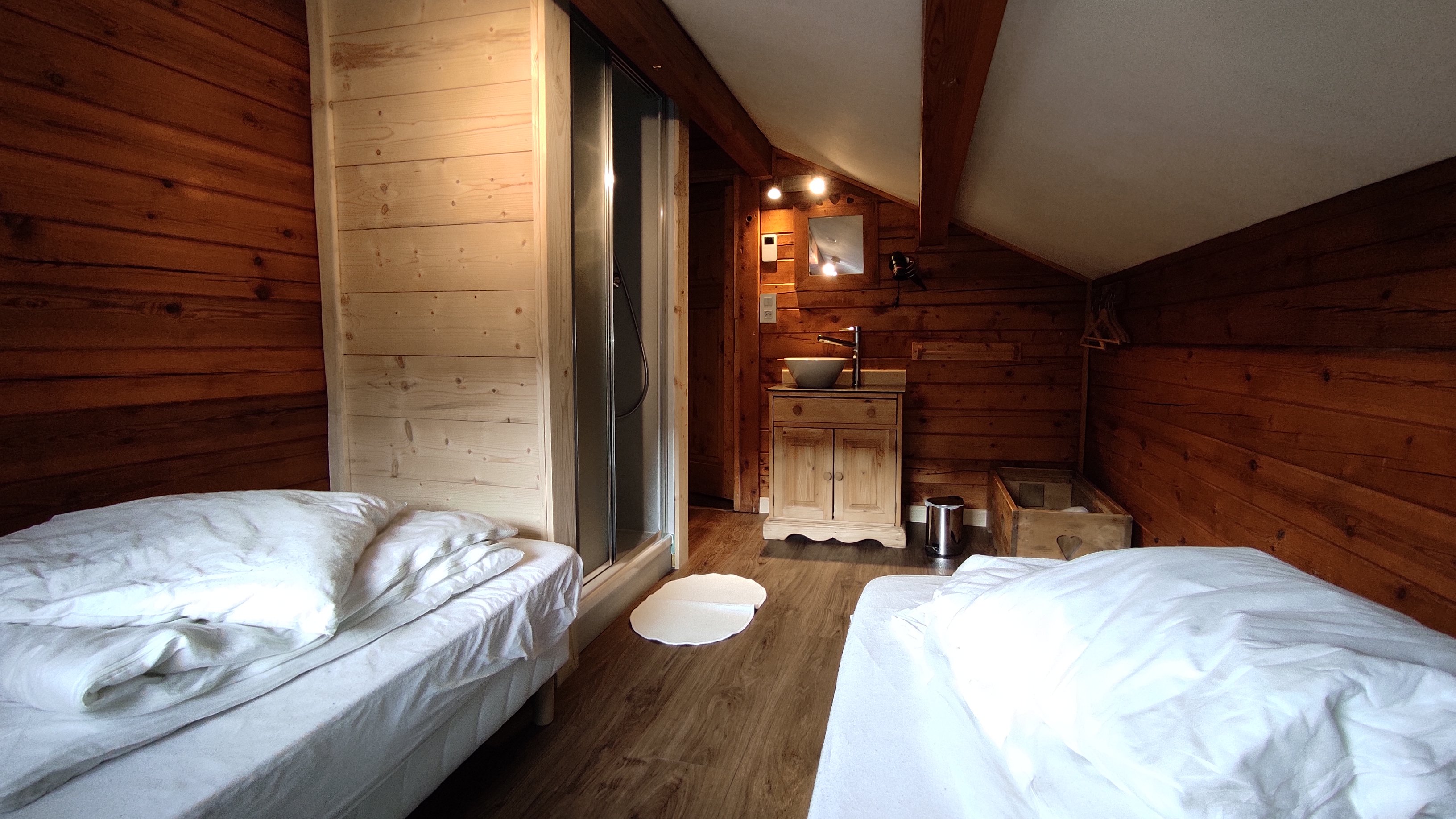 Etage - chambre twin côté rue