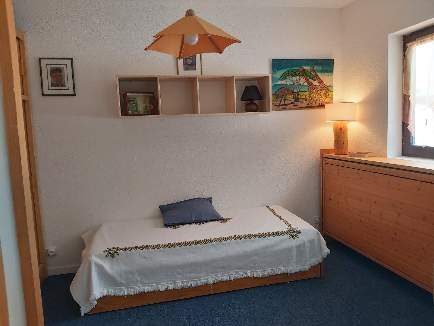 chambre avec porte coulissante, 3 couchages de 90cm