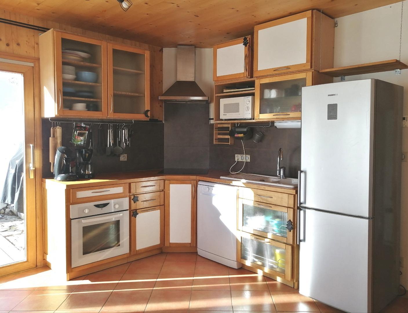 Coin Cuisine Ensoleillé très fourni en Électroménager en Petit électroménager et en Rangements