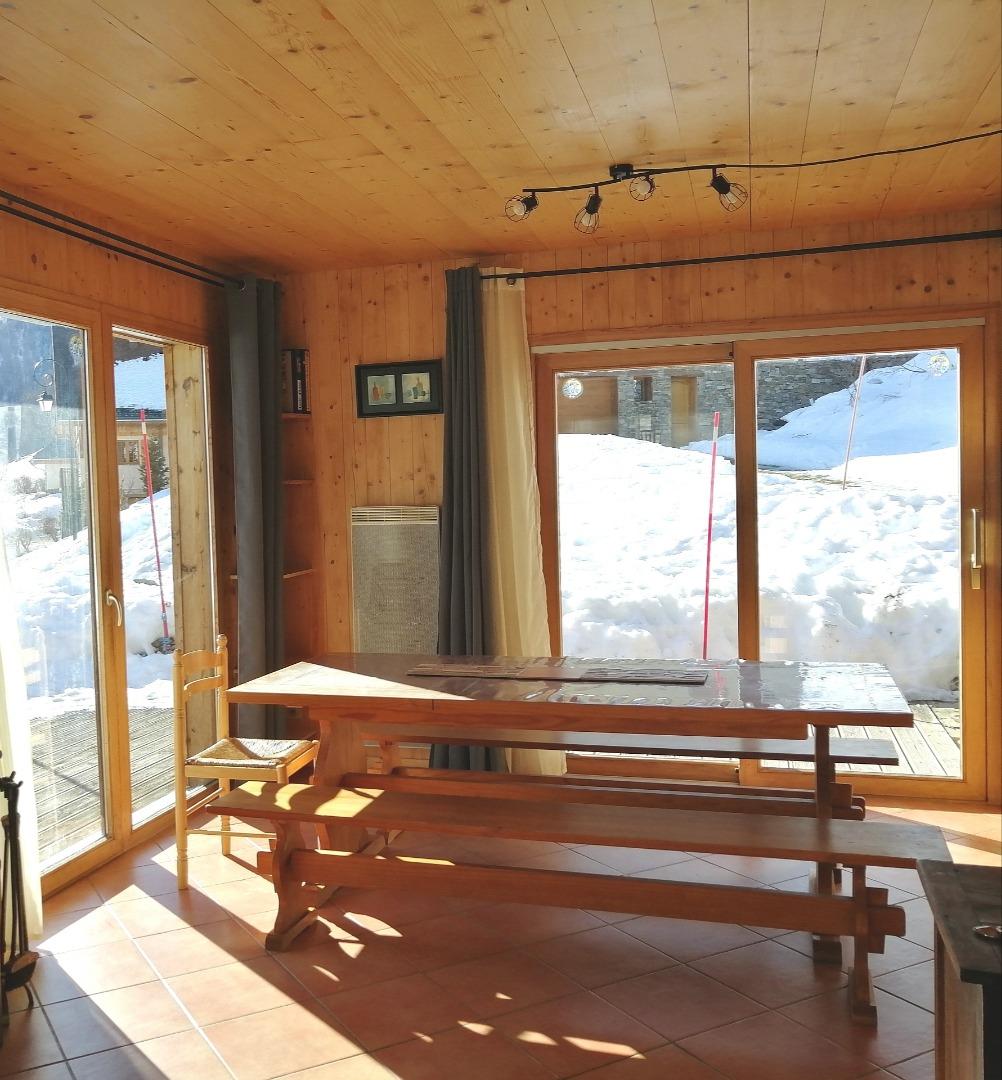 Espace Repas avec 10 Places Possibles 