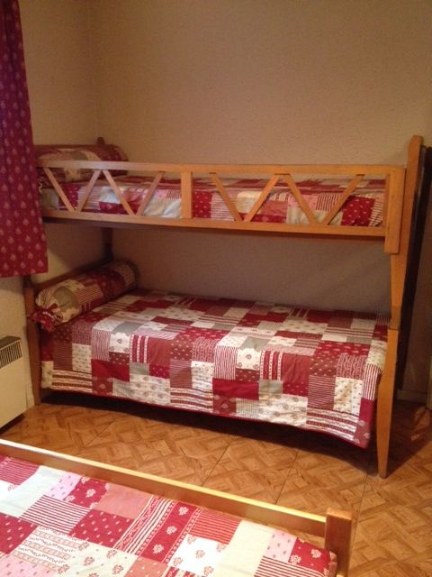 chambre- 2 lits superposés 1 personne