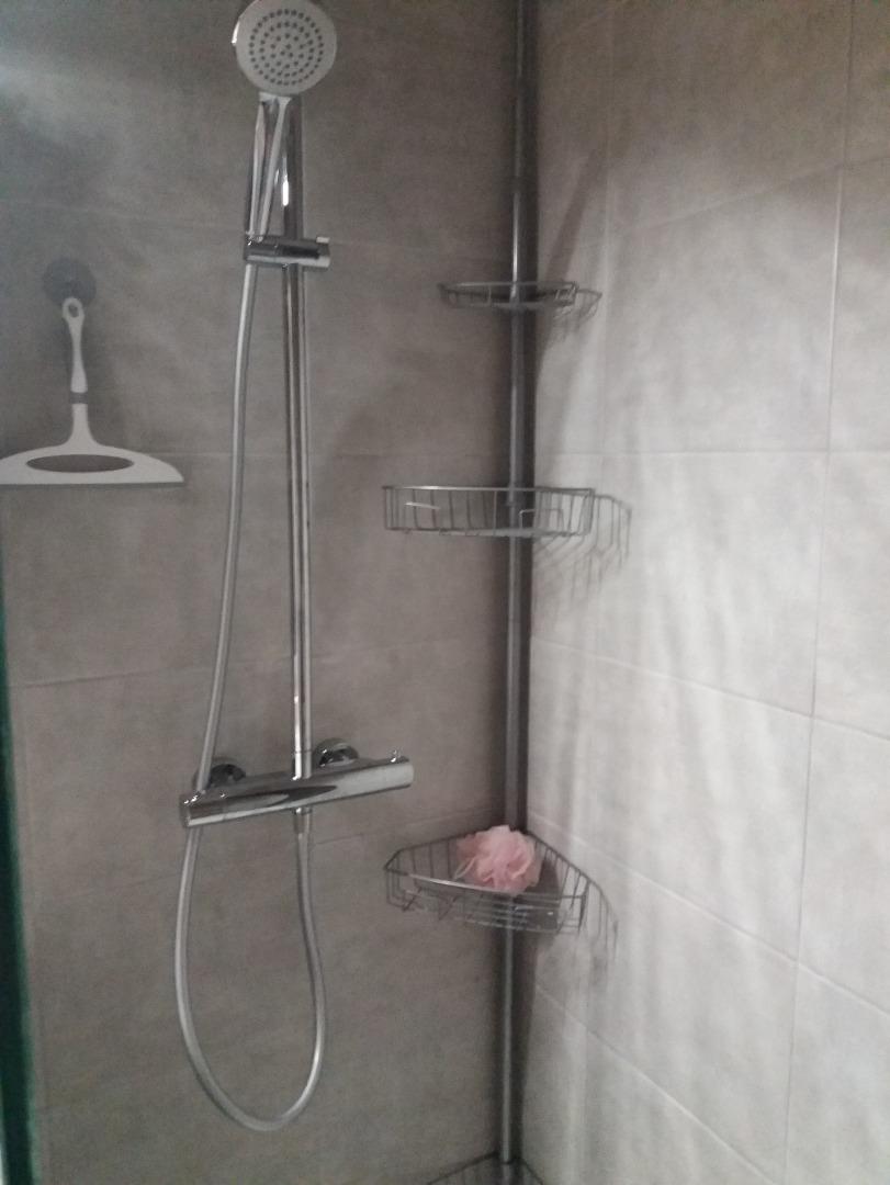 douche avec paroi en verre