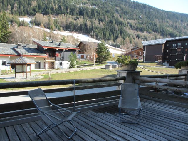 Vue de la station et des pistes de ski depuis la terrasse