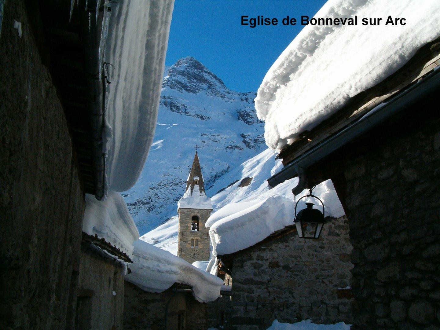 Vue sur le village de Bonneval sur Arc et son église