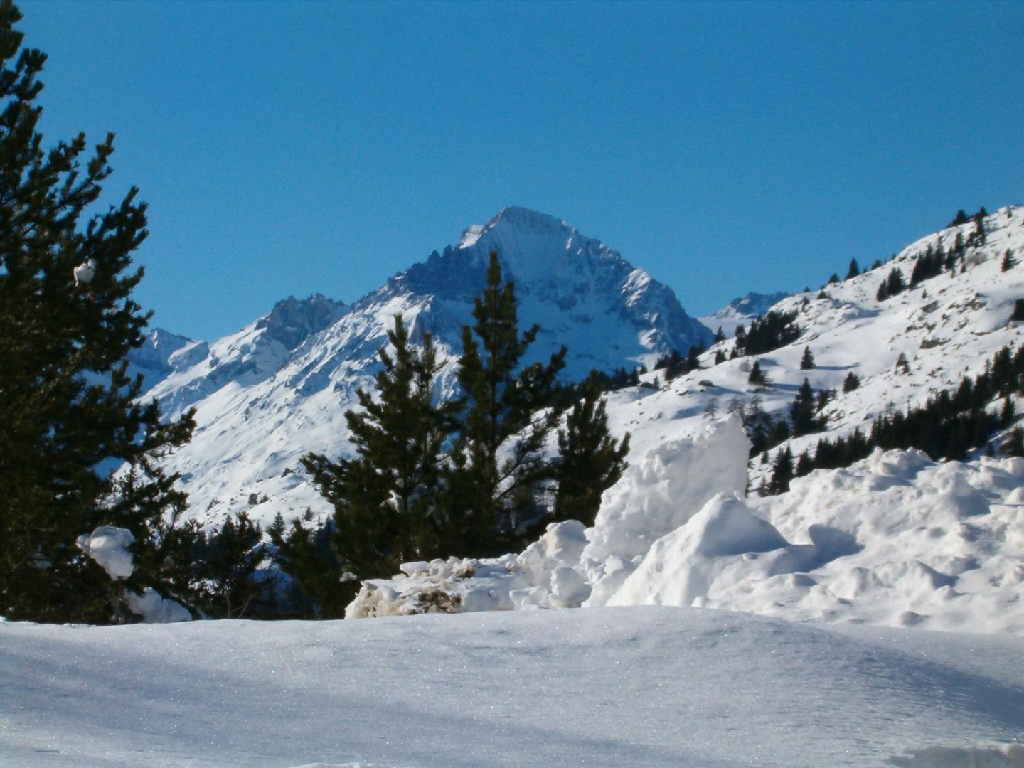 Vue hivernale lors d'une randonnée autour de La Norma.