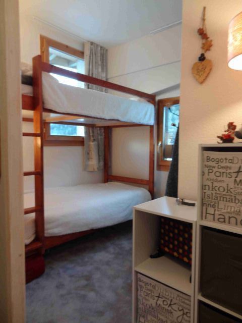 La chambre des enfants est une vraie chambre fermée pour leur tranquilité et celle des parents