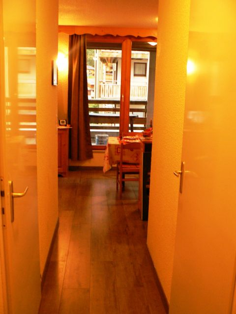 Couloir des chambres et salles d'eau.